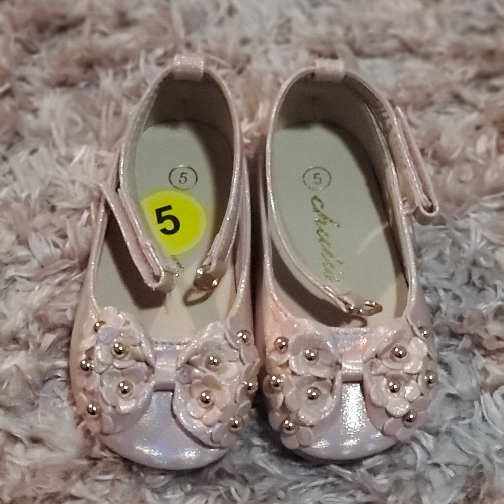 Toddler Iridescent pink baby doll shoes size 5